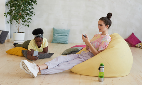 Pufy workowe — jak je pielęgnować, by służyły nam długo?