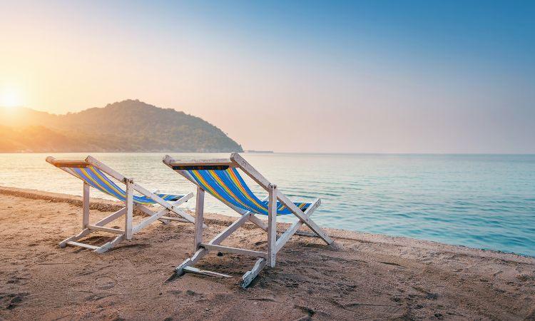 Jak wykorzystać leżaki reklamowe? Sprawdź to!