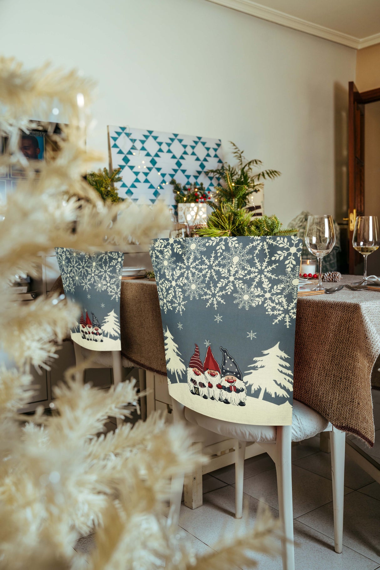 Szary pokrowiec dekoracyjny na krzesło Gnomy