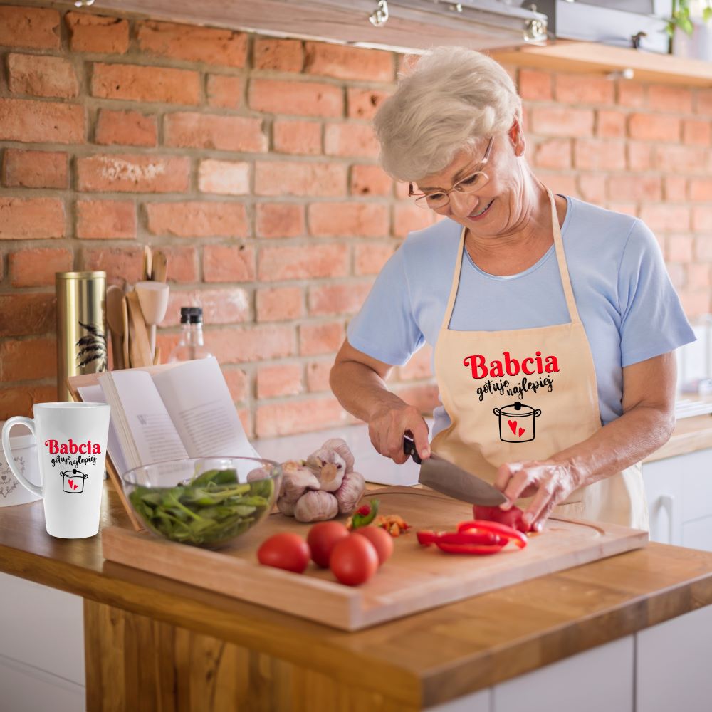 Zestaw Fartuch,Kubek,Poduszka Babcia gotuje Najlepiej Prezent na Dzień Babci