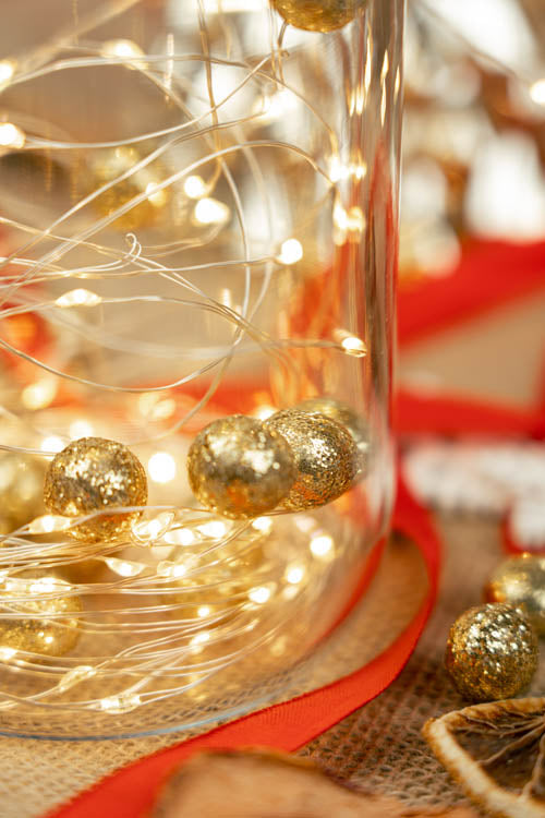 Lampki 100 LED na druciku z ciepła barwą światła