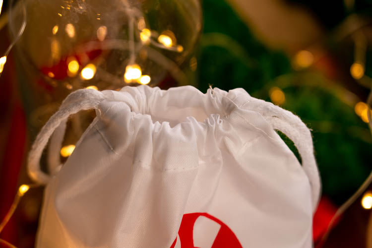 Woreczek poliestrowy świąteczny 16x21cm Laska Czerwona