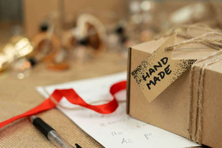 Winietki bileciki do prezentów KROPECZKI 10szt.