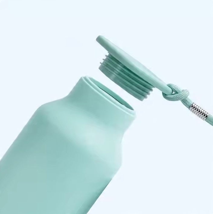 Lekki składany bidon silikonowy z uchwytem