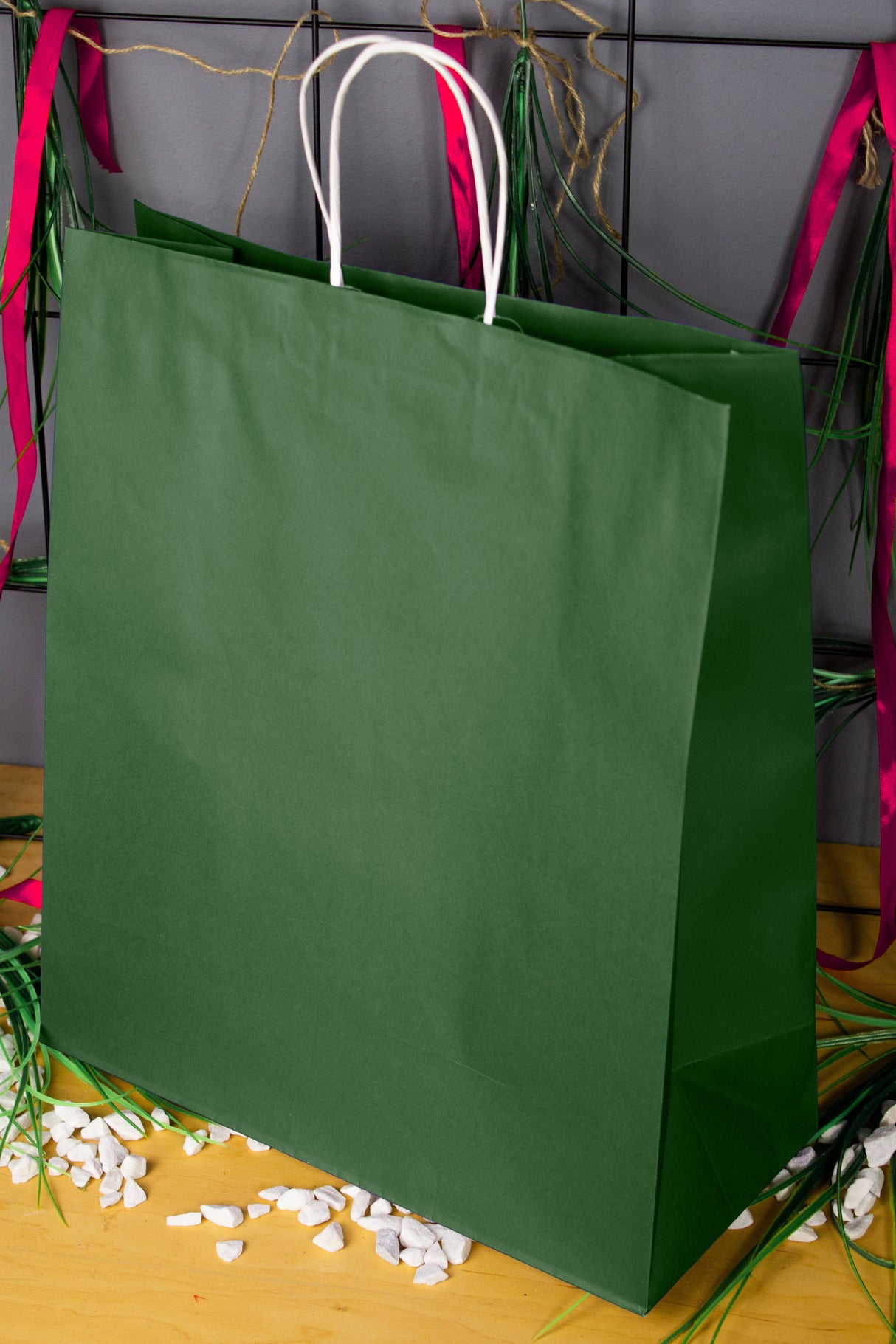 Torba papierowa 350x150x400mm z uchwytem skręcanym Ciemnozielona Premium