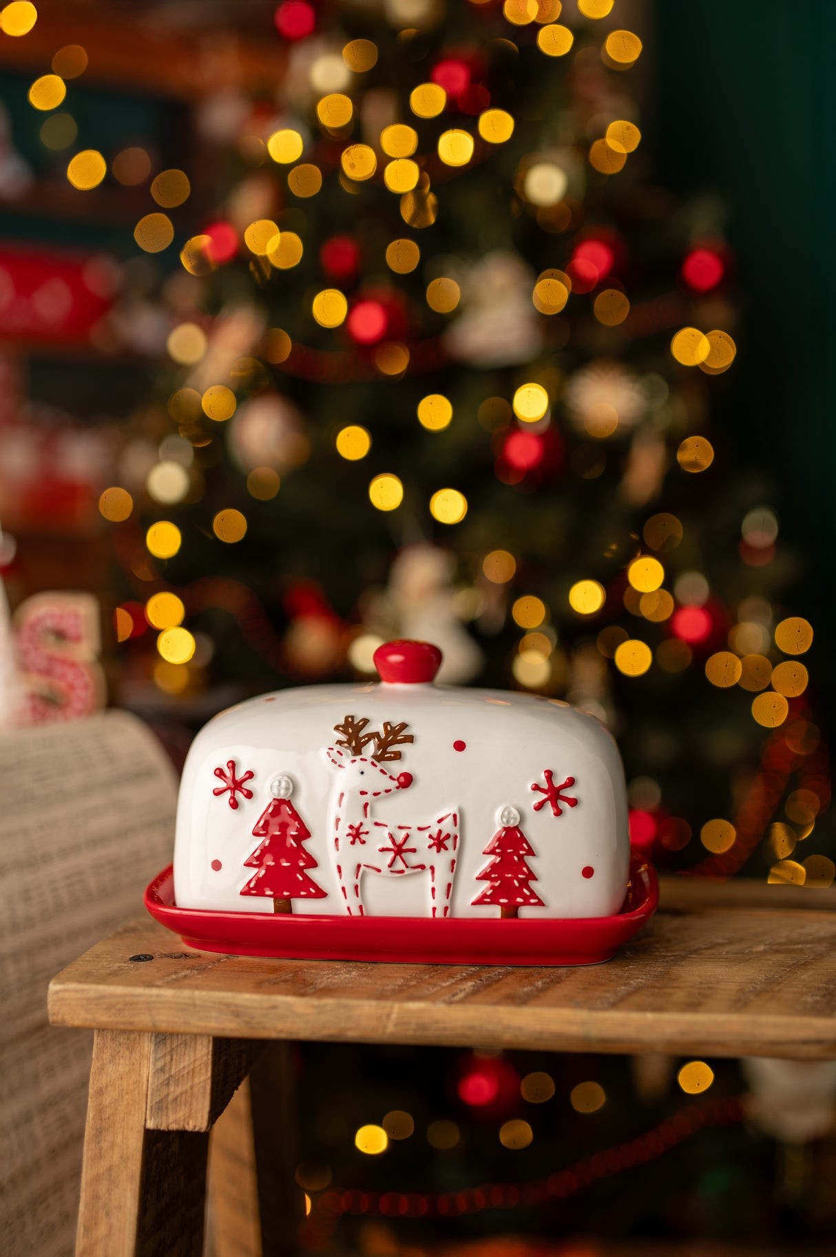 Ceramiczna maselniczka świąteczna z reniferem