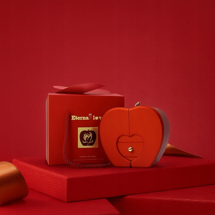 Naszyjnik z wieczną różą w pudełku