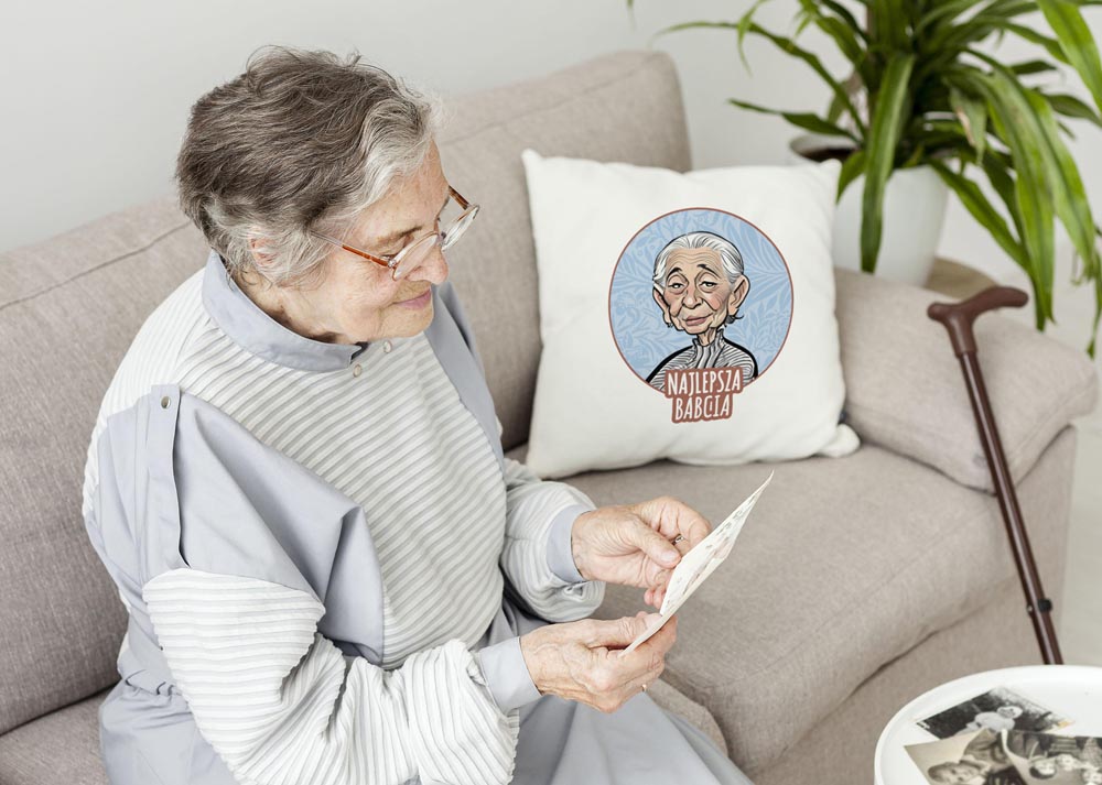 Poduszka personalizowana Karykatura Prezent na Dzień Babci Biała
