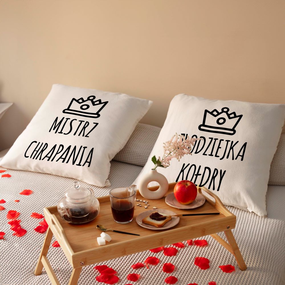 Prezent na walentynki poduszki MISTRZ CHRAPANIA ZŁODZIEJKA KOŁDRY