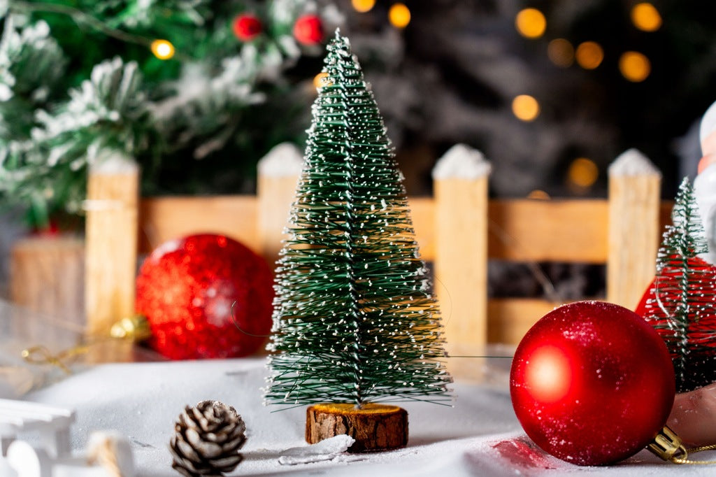 Dekoracyjna CHOINKA z efektem śniegu OŚNIEŻONA 15cm