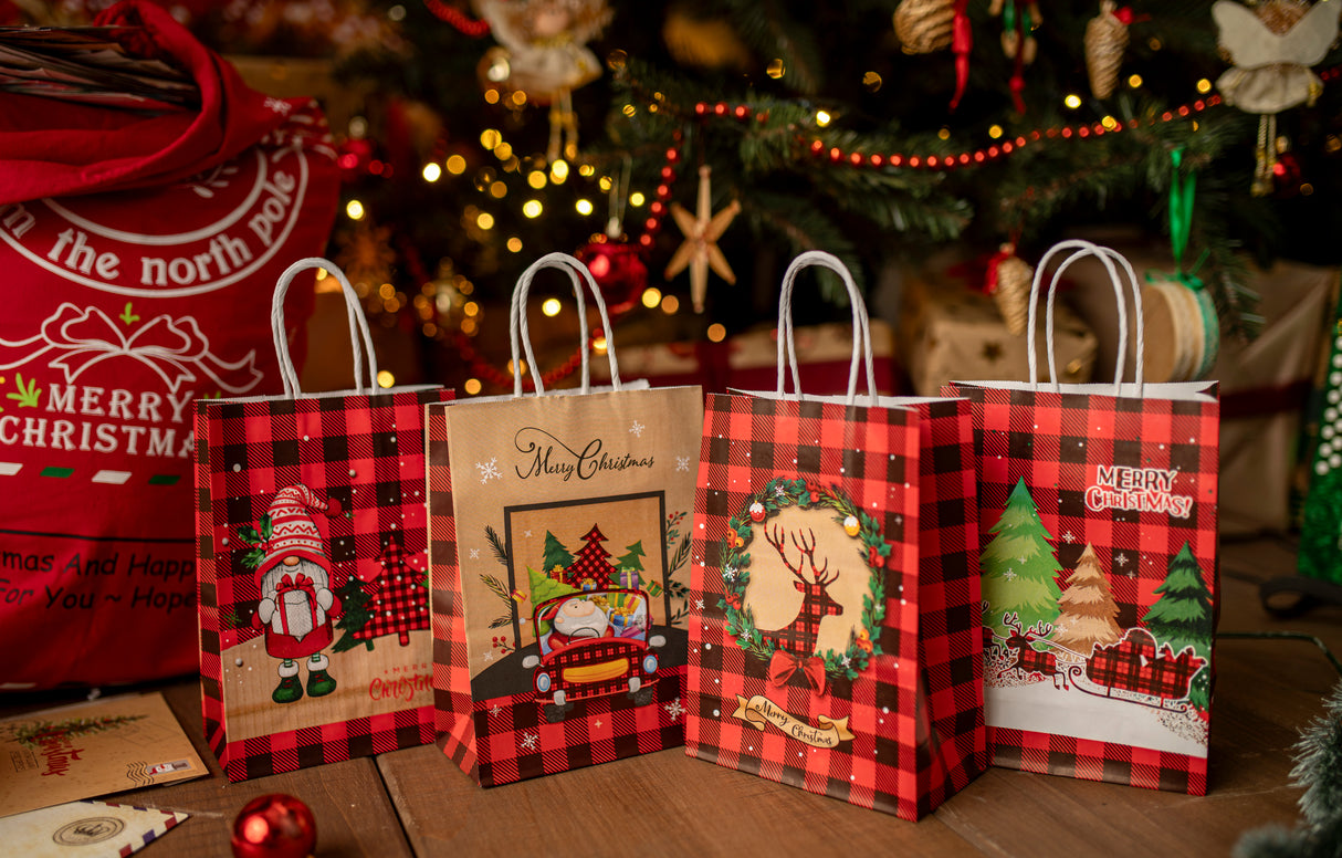 Torba papierowa świąteczna 210x110x270mm Mikołaj Choinka w Kratę 4szt.