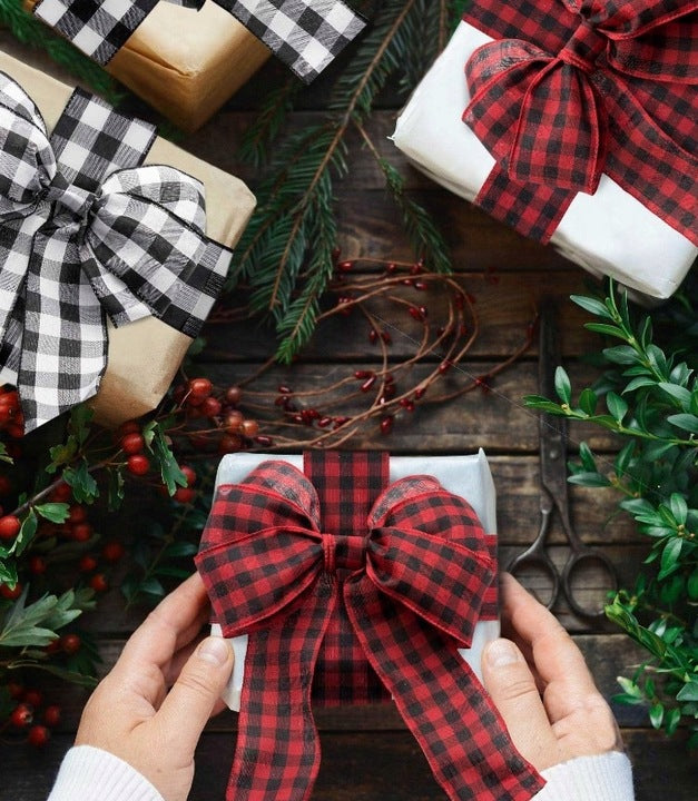 Czerwona wstążka dekoracyjna w kratkę 6M