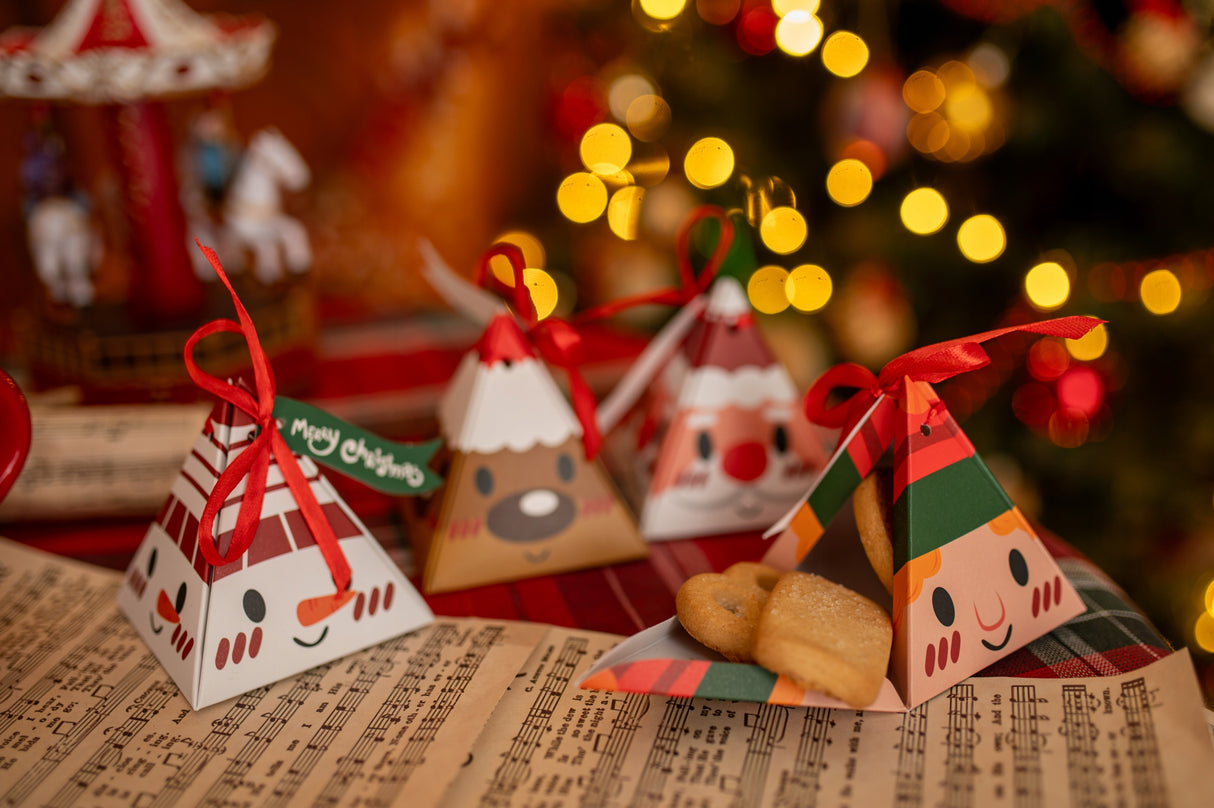 Zestaw pudełek świątecznych piramidek 4 szt