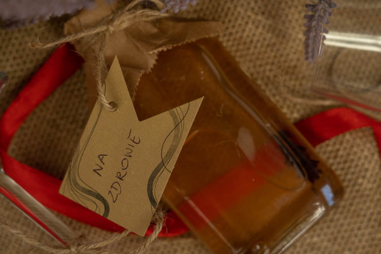 Winietki bileciki do prezentów FALE LINIE 10szt.