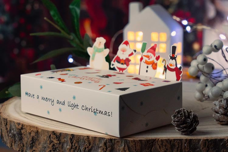 Pudełka świąteczne Mikołaj Bałwan Miś Pingwin 10szt.