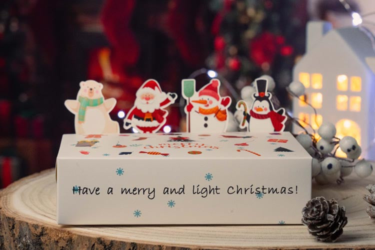 Pudełka świąteczne Mikołaj Bałwan Miś Pingwin 10szt.