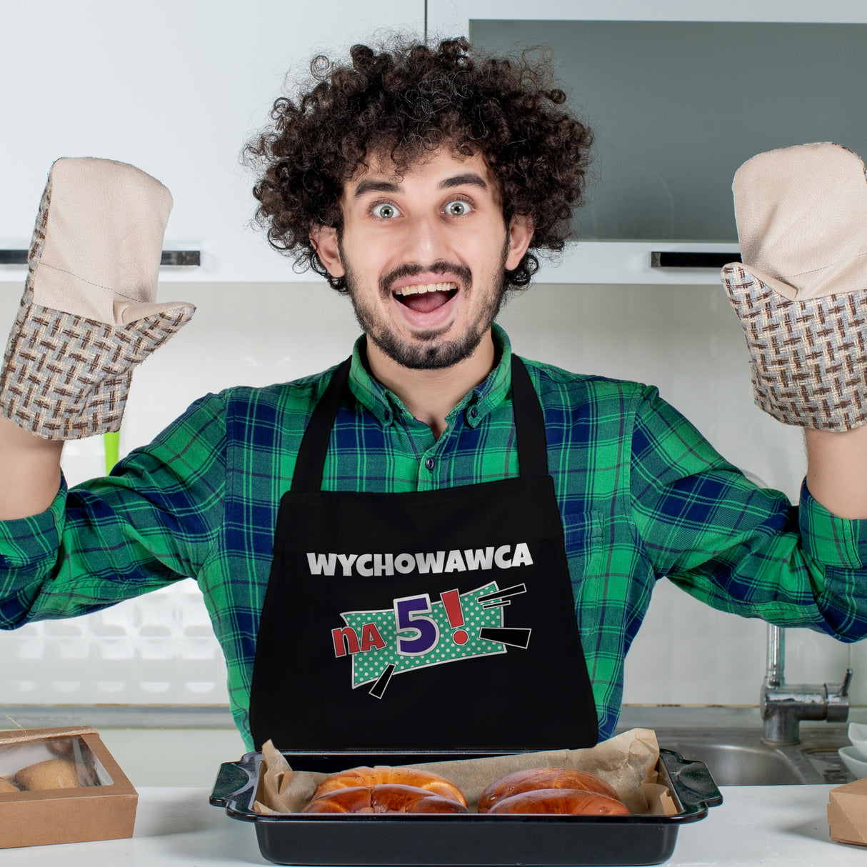 Prezent na dzień nauczyciela fartuch WYCHOWAWCA NA 5