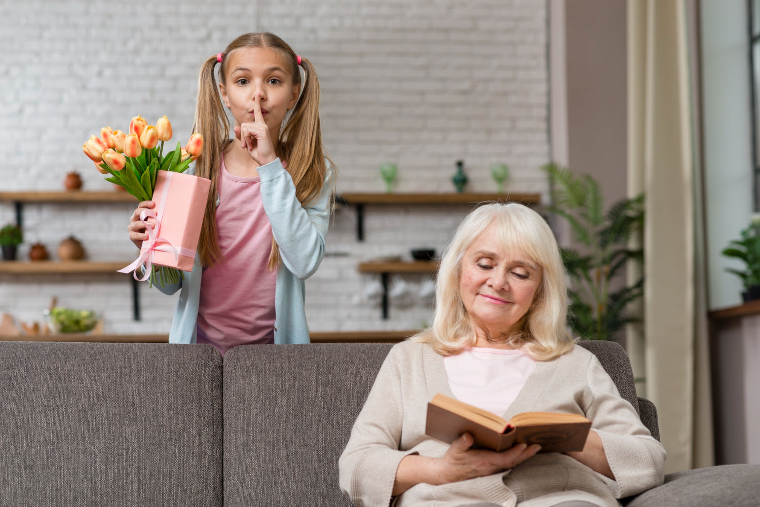 Leżak drewniany dla babci? Top 10 prezentów na Dzień Babci w 2026 roku