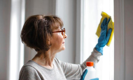 Jak wywabić plamy po taśmie klejącej?  Praktyczny poradnik!