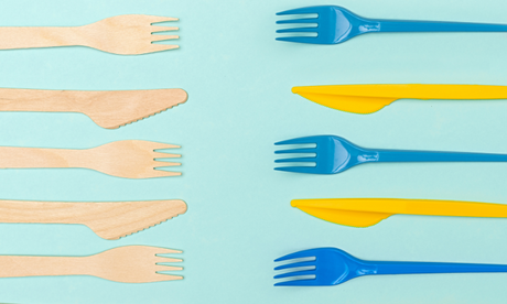 Czy sztućce jednorazowe są objęte opłata produktową? Sprawdź już teraz