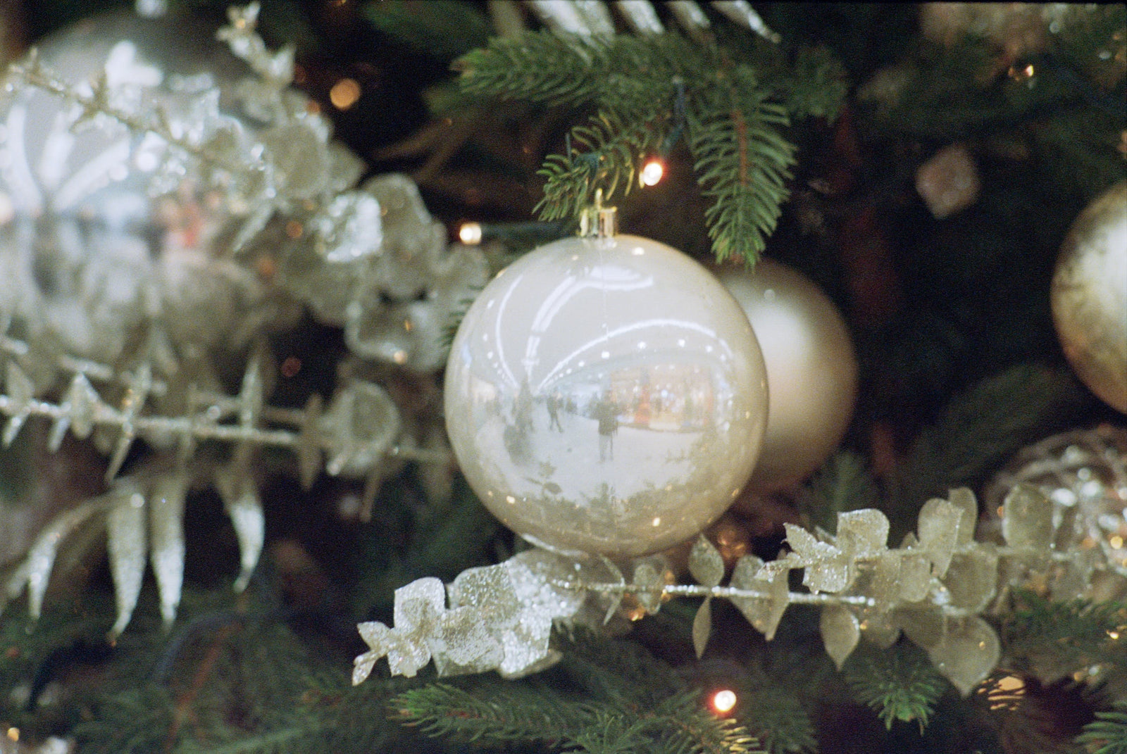 Co symbolizują bombki na choince? Wyjaśniamy!