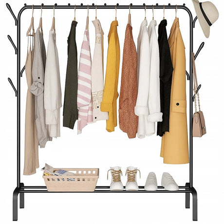 Czarny metalowy stojak na ubrania