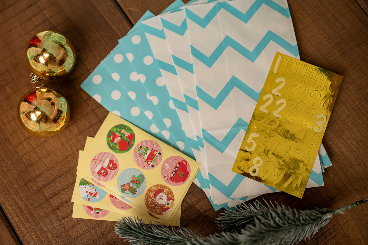 Papierowy kalendarz adwentowy 130x80x240mm Biało Niebieski