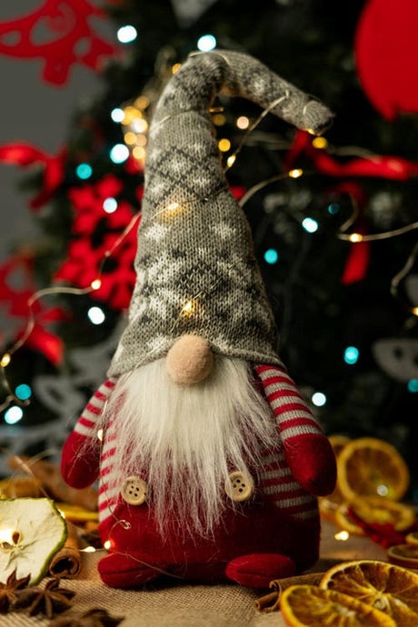 Świąteczny skrzat z brodą Czerwony 42cm