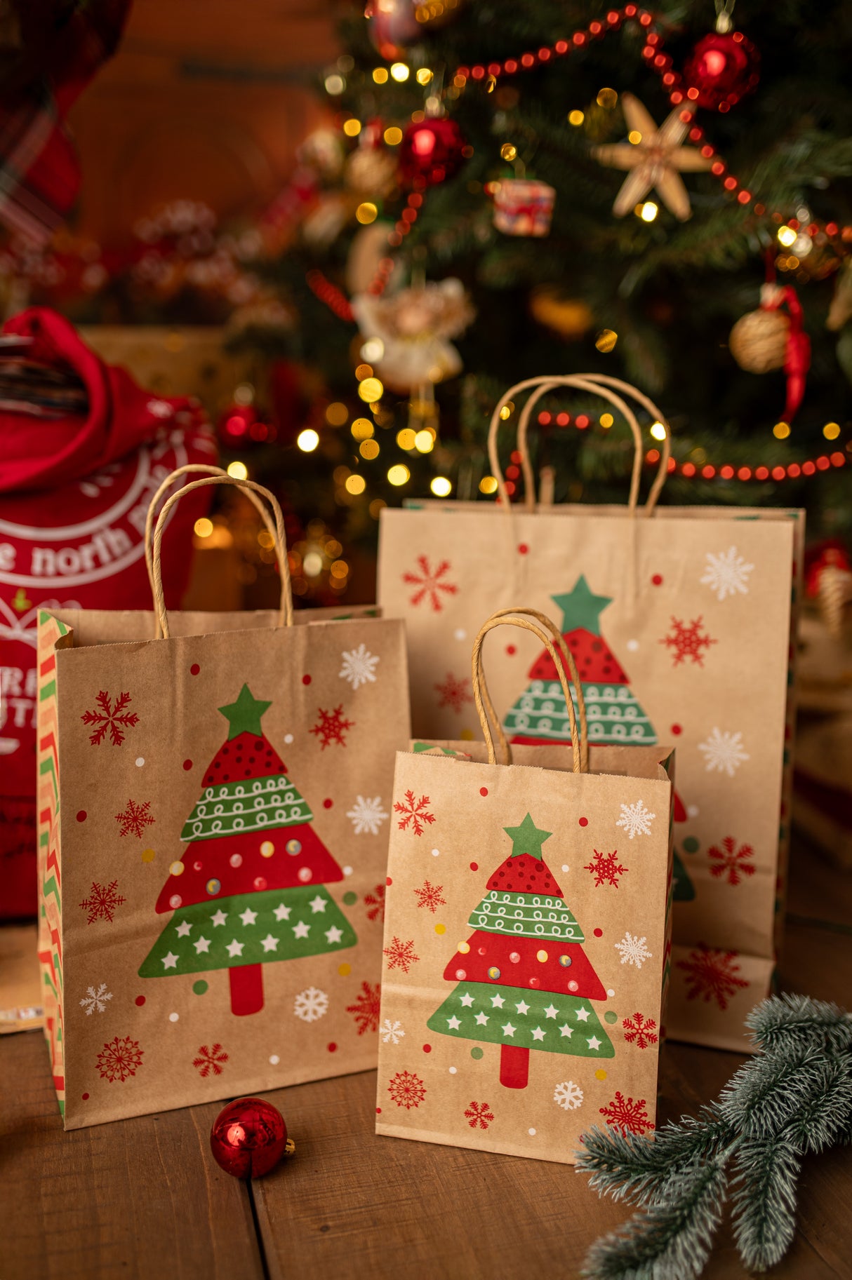 Torba papierowa świąteczna 260x120x330mm Renifer Choinka Sanie Czapka 4szt.