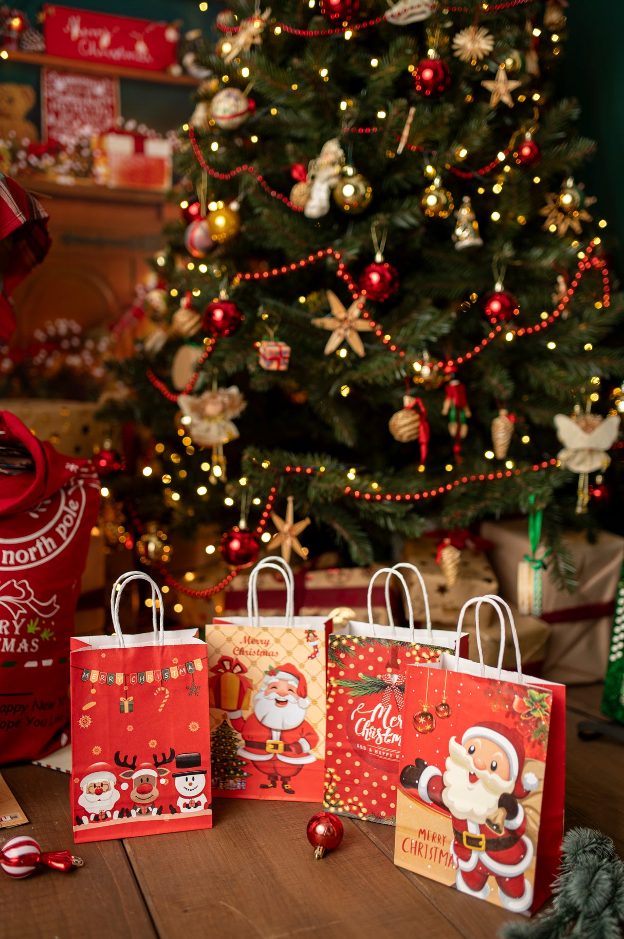 Torba papierowa świąteczna 260x120x330mm Merry Christmas Mikołaj 4szt.