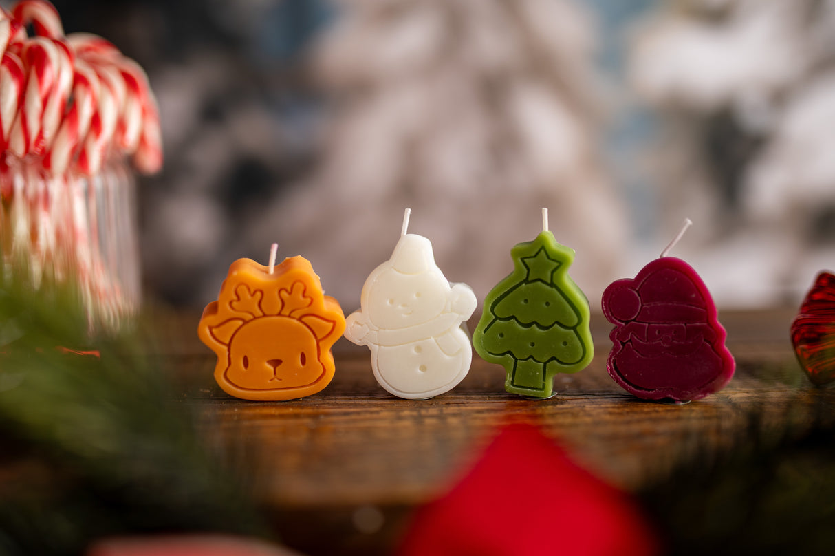 Zestaw świeczek zapachowych z motywem świątecznym 4szt.