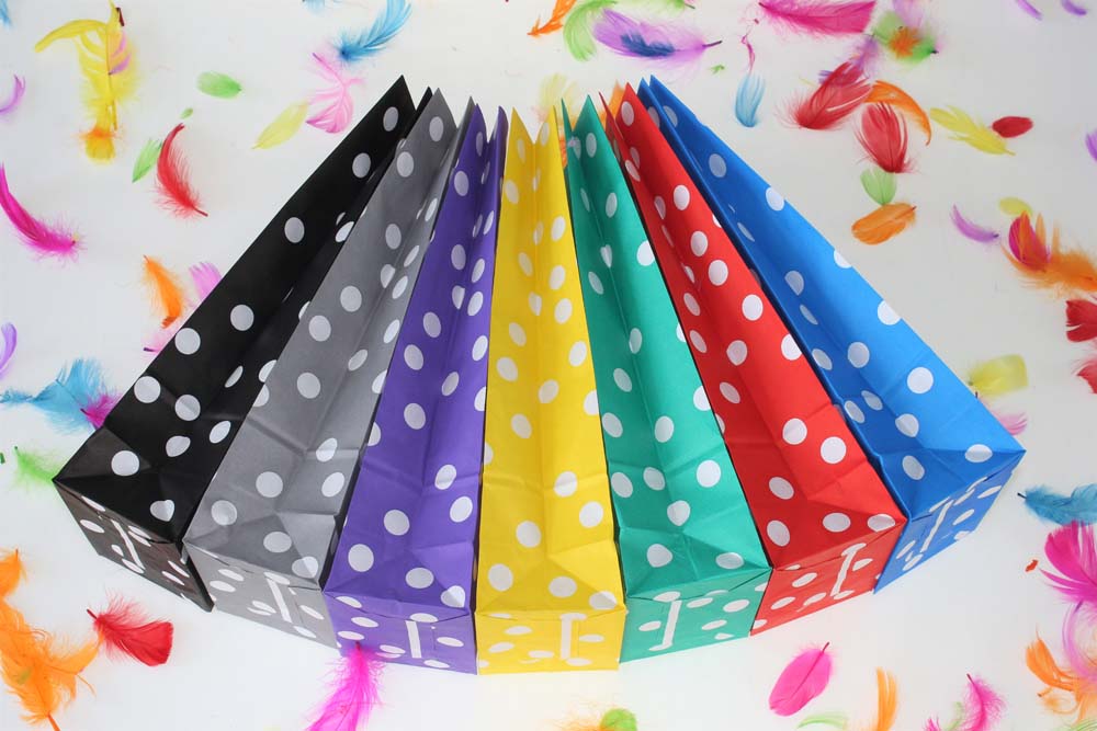 Torba papierowa klockowa 100x70x280mm w groszki + kolorowe naklejki Hug Kiss Love