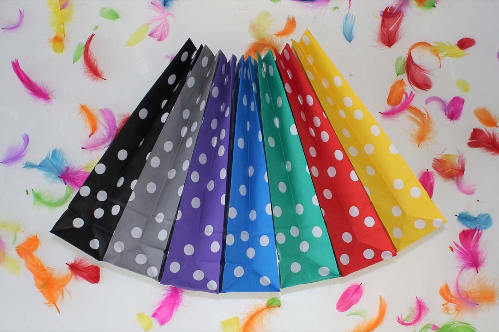 Torba papierowa klockowa 100x70x280mm w groszki + kolorowe naklejki Hug Kiss Love