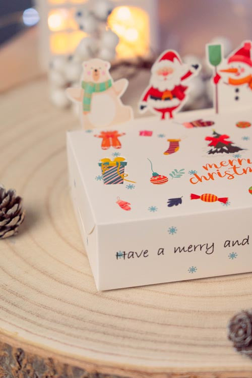 Pudełka świąteczne Mikołaj Bałwan Miś Pingwin 10szt.